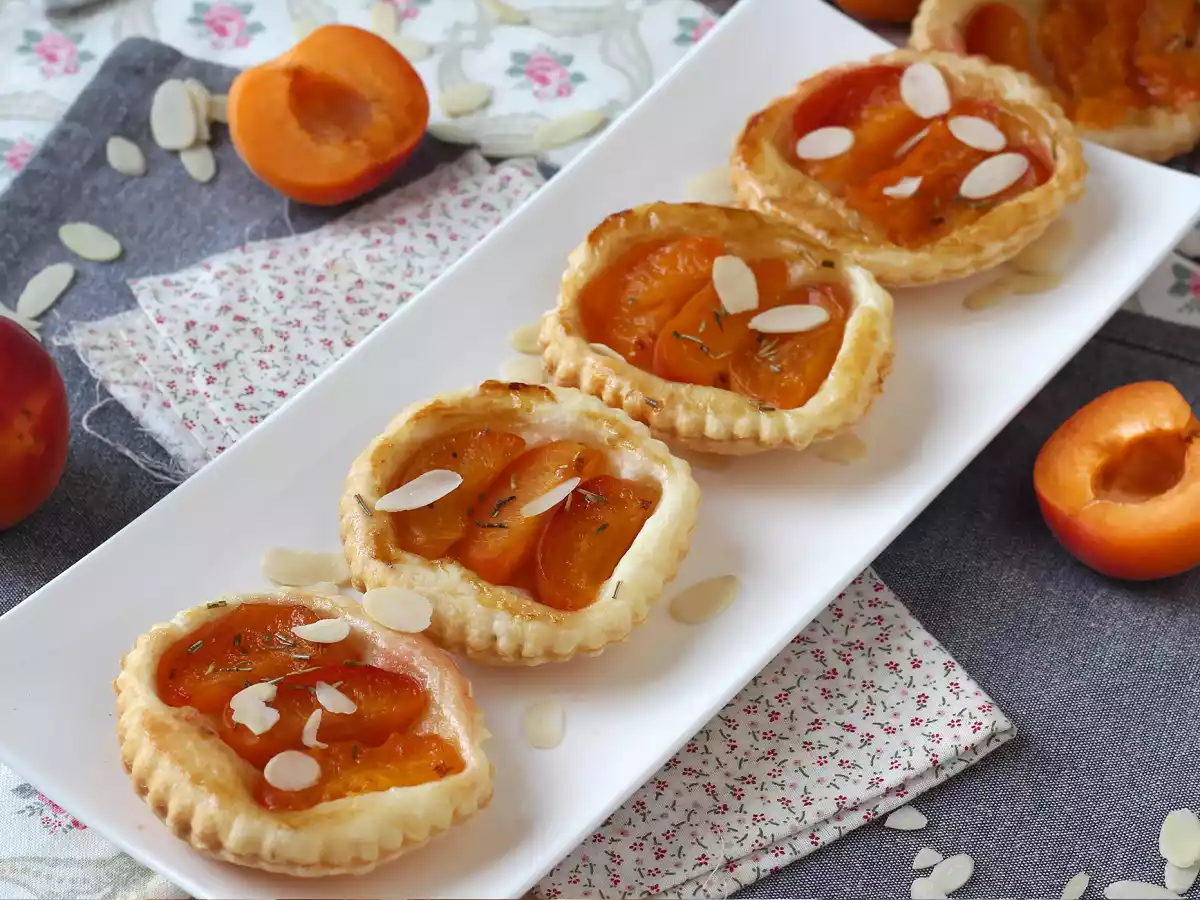 Tartelettes tatin aux abricots, le dessert rapide lorsqu'on a des invités!