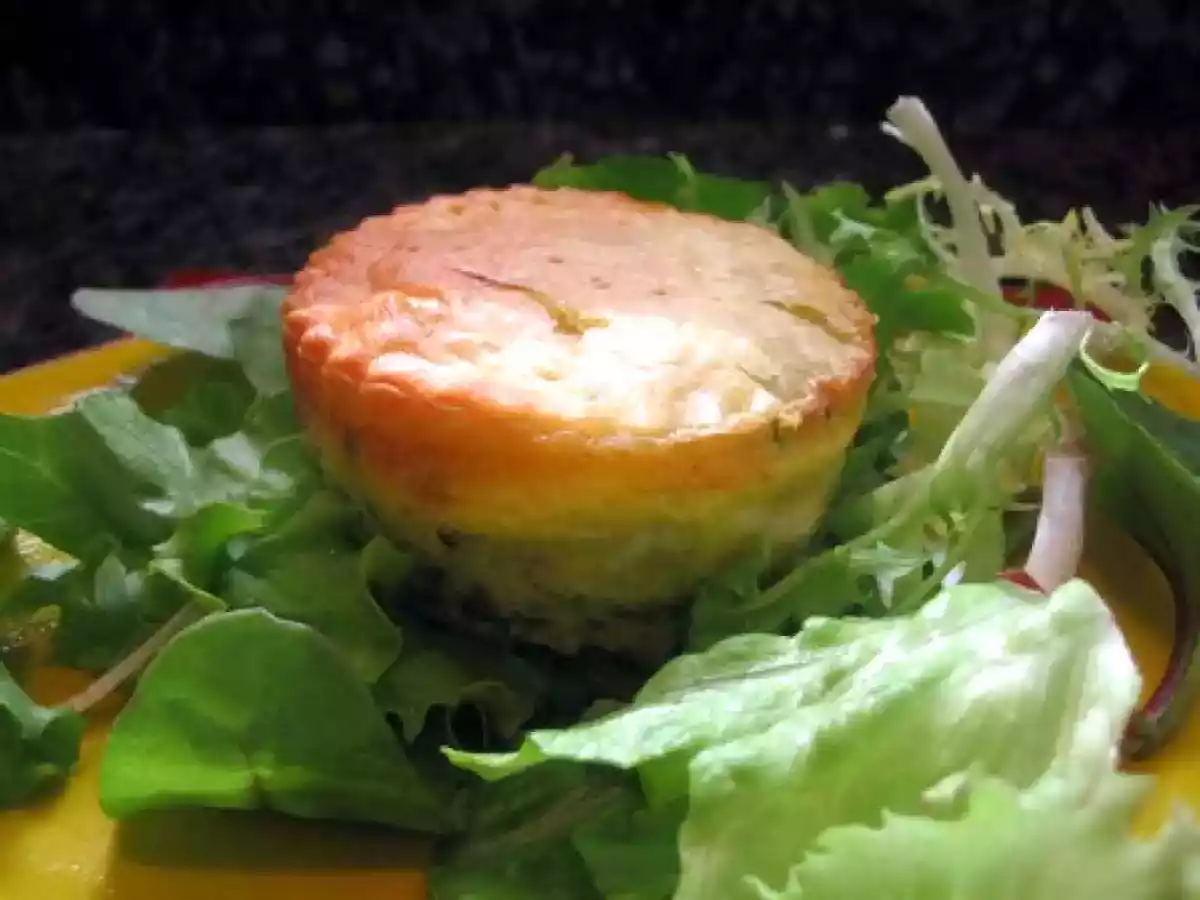 Tatin de courgettes, comté, lardons et piment d'espelette