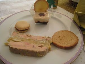 Terrine de foie gras marbré aux marrons et infusion de Noël