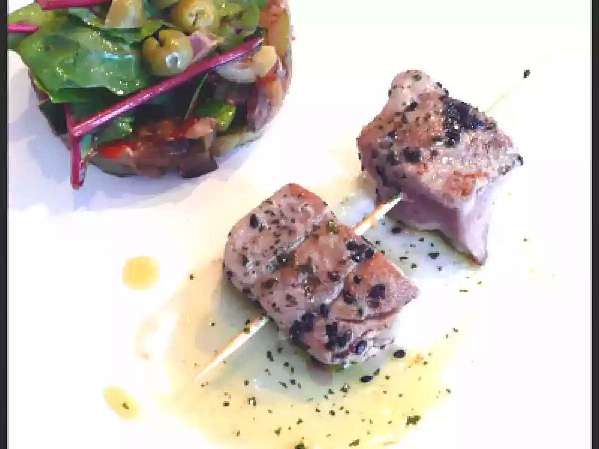 Thon Rouge mi-cuit en brochette et Menthe fraîche, Caponata de saison