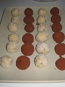 Chocolats fourrés à la noix de coco façon bounty - Recette Ptitchef