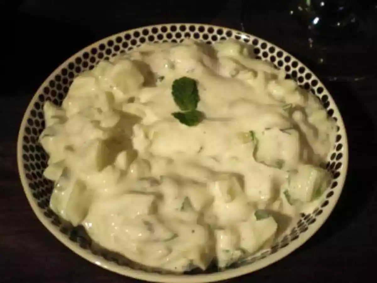 Tsaziki ou Zaziki ou Sirtaki.. :)