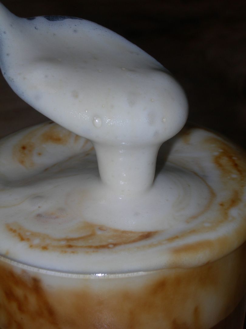 https://www.ptitchef.com/imgupl/recipe/une-mousse-de-lait-pour-cappuccino-comme-au-resto-sans-machine-c-est-possible--241498p388839.jpg