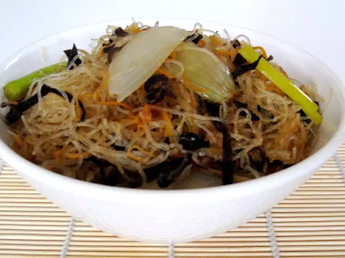 Vermicelle sauté aux légumes et aux champignons noirs - photo 2