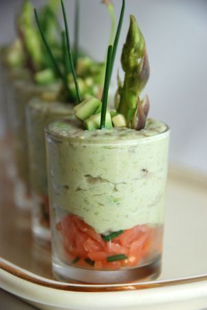 Verrine De Mousse Davocat Sur Tartare De Saumon